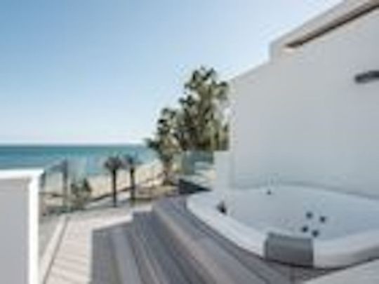 Townhouse · Estepona - Photo 1