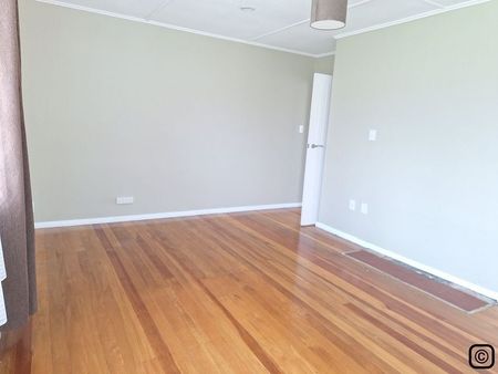 Spacious & Charming 2 Bedroom - Photo 2