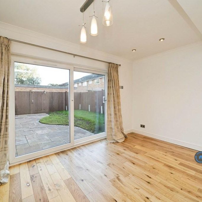 3 bedroom semi-detached house to rent - Photo 1
