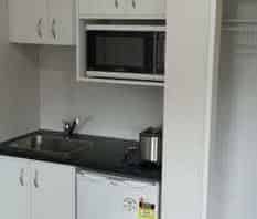 Cozy Furnished Studios – Walk to Hospitals & CBD! - Photo 2