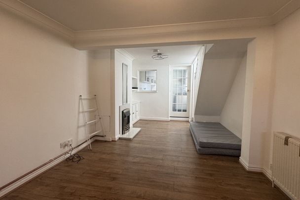 Alexander Street - Photo 1