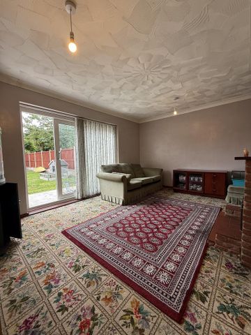 3 bedroom detached house to rent - Photo 2