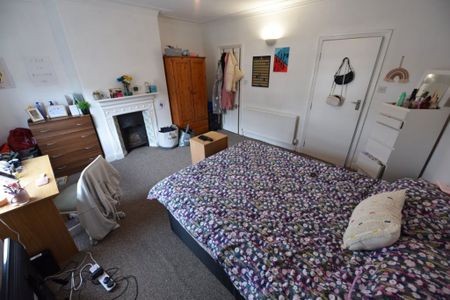6 bedroom House in Headingley Avenue, Leeds - Photo 4