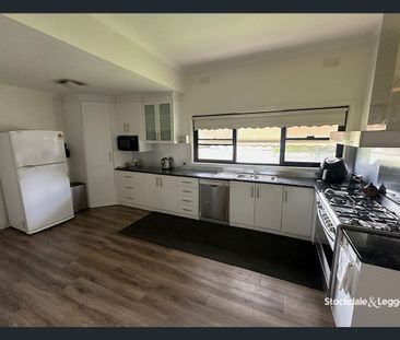 COMFORTABLE KIALLA LIVING IN A PRIME LOCATION! - Photo 5