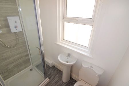 To Let 2 Bed Apartment - Photo 5