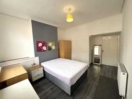 3 bedroom terraced house to rent - Photo 3