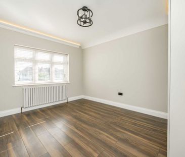Beech Walk, NW7, London - Photo 4