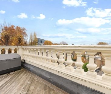 A fabulous, well presented and naturally bright three bedroom later... - Photo 2