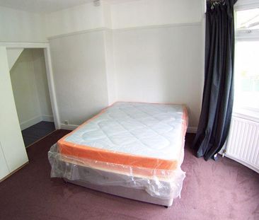 4 bedroom semi-detached house to rent - Photo 4