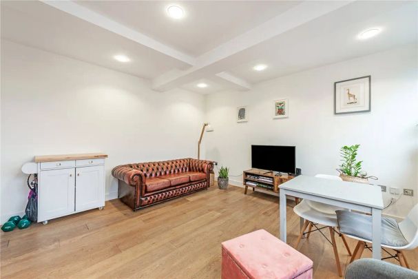 2 bedroom flat in Kentish Town - Photo 1