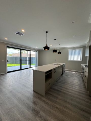 Coastal 4 Bedroom - 3.5 Bathroom - Stunning New Build - Ducted Air Con - Photo 2