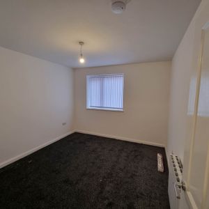 Price £800 pcm - Available Now - Unfurnished - Photo 2