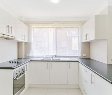 Light, Bright & Modern Unit! - Photo 5