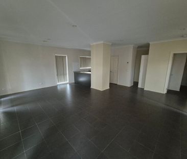 Set in the heat of it all - Photo 1