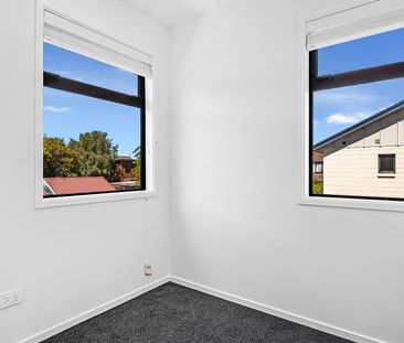 Apartment Living on Fitzgerald!! - Photo 2