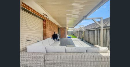 MODERN CONTEMPOARY FAMILY HOME IN THE MOST SOUGHT OUT POCKET OF BASS HILL! - Photo 2