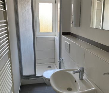Hell 3-Zimmer-Wohnung mit Bodenbelag im Stadtzentrum // 2.OG links - Foto 1