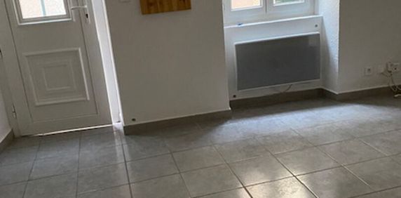 Location Appartement 1 pièce 18m² CHATEAURENARD 13160 - Photo 2