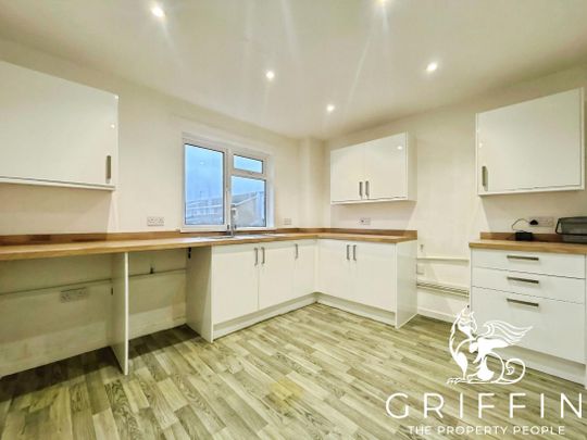 Markhams Chase, Basildon, SS15 - Photo 1