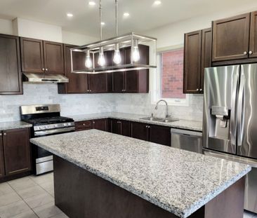 For Lease - 95 Bonnieglen Farm Boulevard, Caledon, Ontario - Photo 6