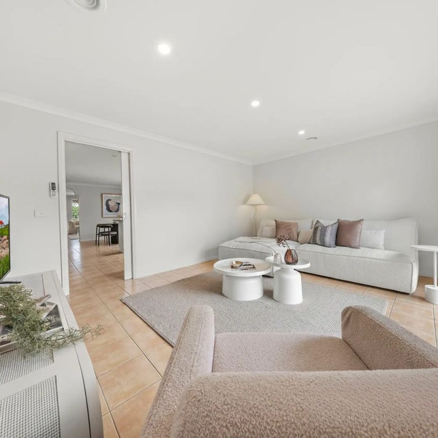 Comfortable Family Living Opposite Parklands - Photo 1