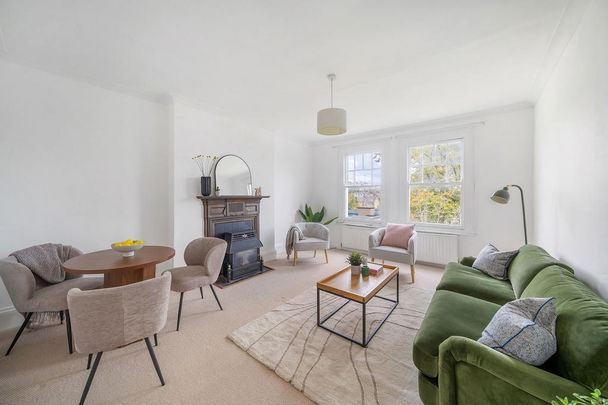 3 bedroom flat to rent - Photo 1