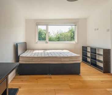 4 bedroom semi-detached house to rent - Photo 3