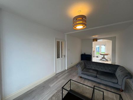 3 bedroom semi-detached house to rent - Photo 4