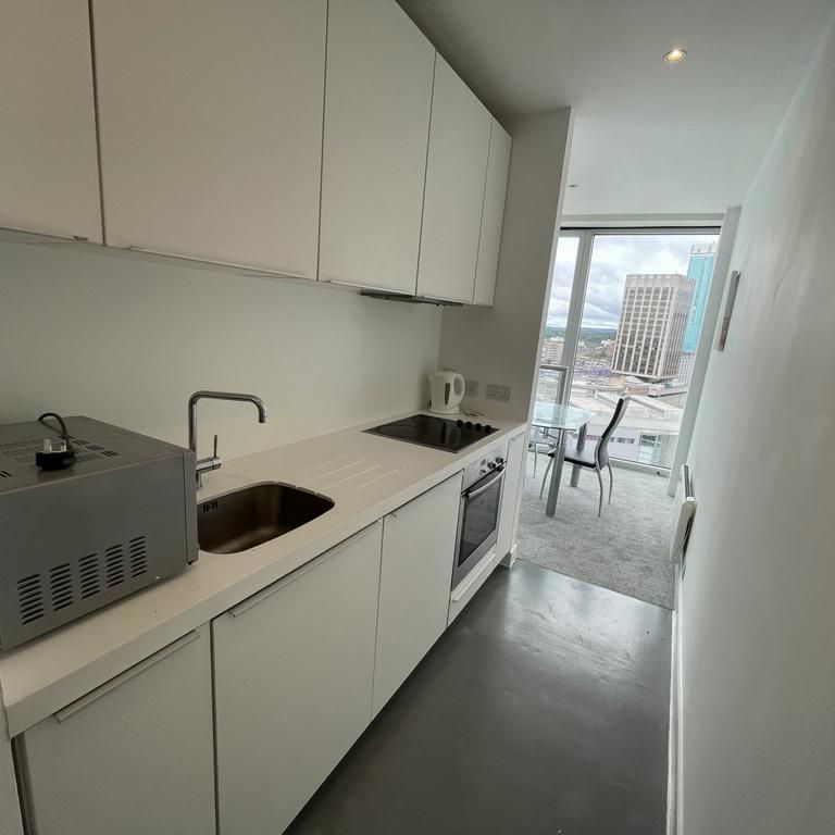 Studio to rent - Photo 1