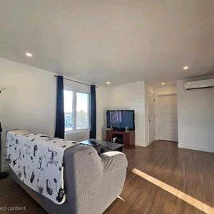 Grand 4 1/2 moderne et lumineux - Photo 2