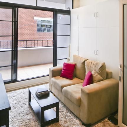 Sophisticated and Stylish One Bedroom Apartment - Photo 3