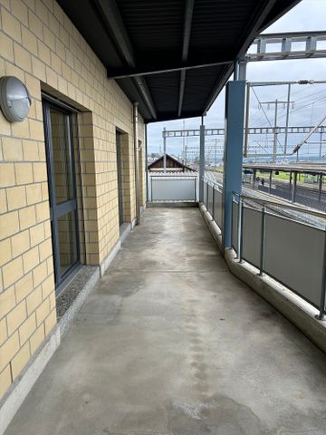 "Helle, grosse Wohnung direkt am Bahnhof Ins" - Photo 5