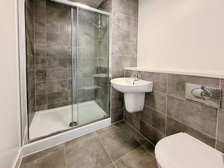 3 bedroom flat to rent - Photo 4