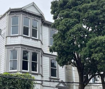 Large central Charming 1 bedroom flat (refurbished - Photo 1