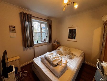 4 bedroom semi-detached house to rent - Photo 3