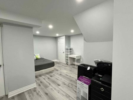 For Lease - 31 Chalone Crescent, Vaughan, Ontario - Photo 2