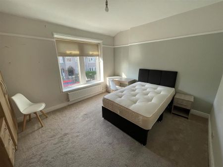 3 bedroom private hall to rent - Photo 3