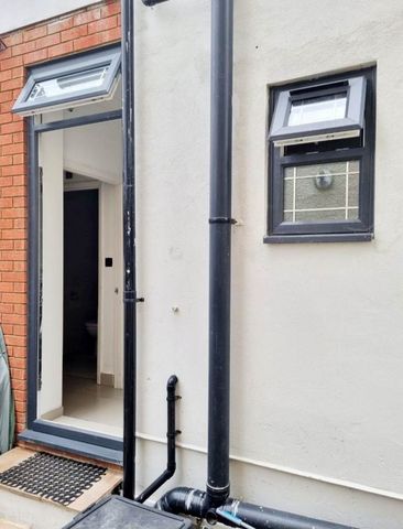 Studio Flat, Collinwood Gardens, IG5 - Photo 2