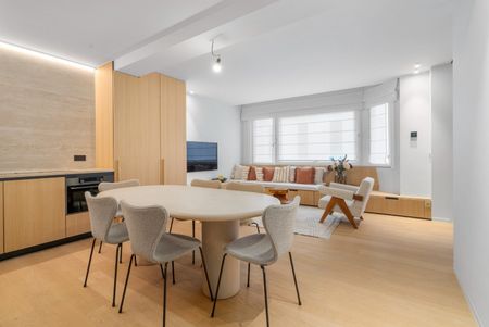 Zeer mooi en luxueus afgewerkt 3 slaapkamer appartement aan het driehoekplein nabij de Zeedijk. - Photo 4