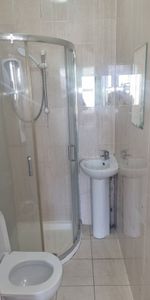 Studio Flat, Scarborough Road, E11 - Photo 4