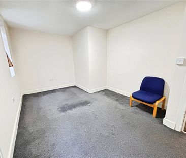 Thorney Mill Road, Iver, Buckinghamshire, SL0 - Photo 2