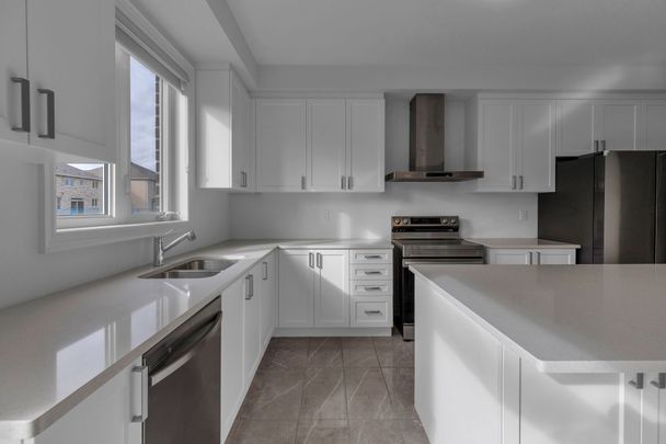 For Lease - 13 Sandhill Crescent, Adjala-Tosorontio, Ontario - Photo 1