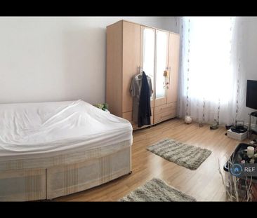 3 bedroom flat to rent - Photo 2