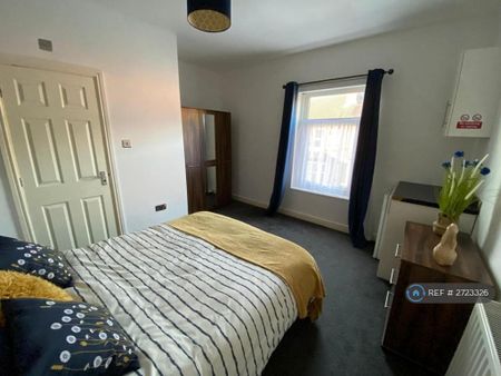 1 bedroom in a house share to rent - Photo 5