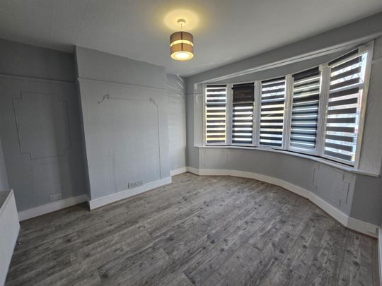 Collinwood Avenue, Enfield EN3, London - Photo 1