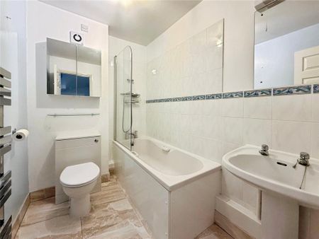 3 bedroom semi-detached house to rent - Photo 4