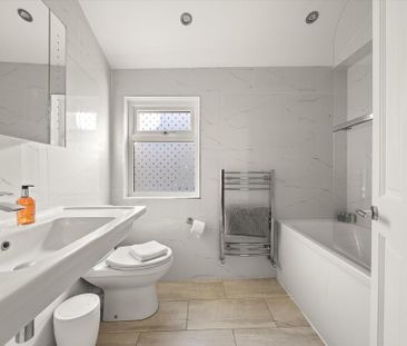 5 bedroom end of terrace house to rent - Photo 2