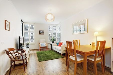 FULLY FURNISHED - Modern Urban Living in the Heart of South Melbourne - Photo 3
