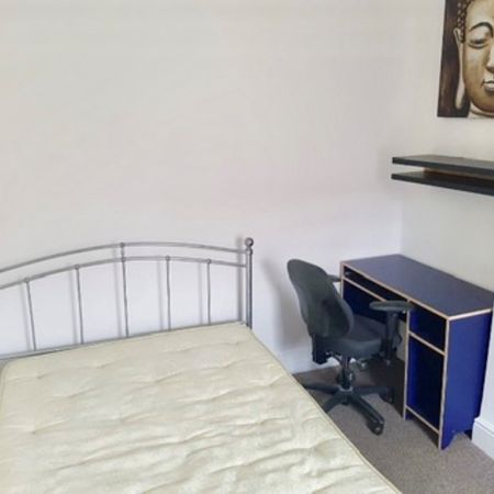 3 Bedroom Flat To Rent in Forest Fields - Photo 3