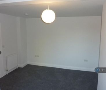 2 bedroom maisonette to rent - Photo 4